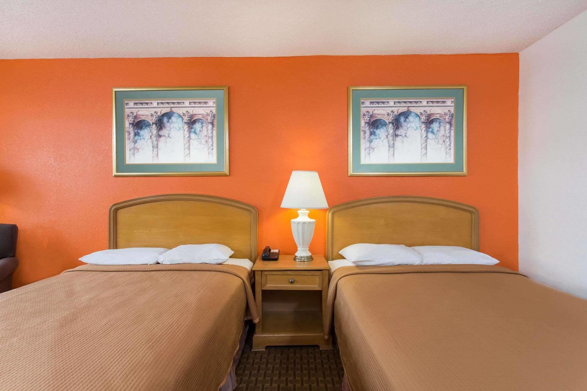 Howard Johnson By Wyndham Virginia Beach Exterior photo