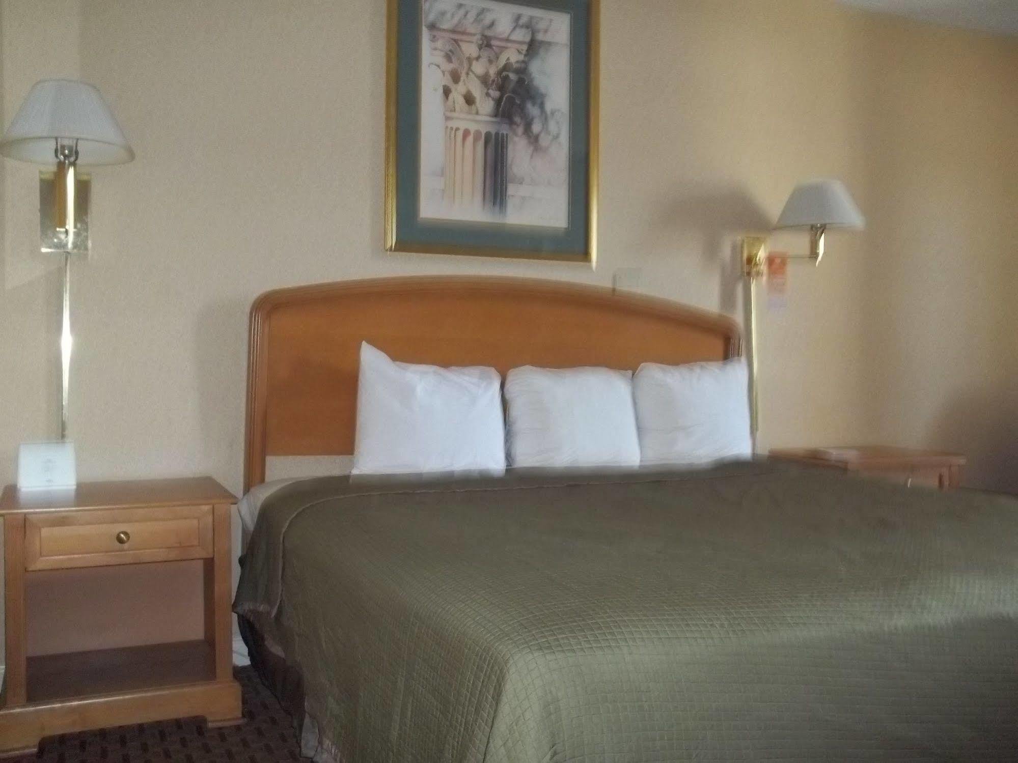 Howard Johnson By Wyndham Virginia Beach Exterior photo